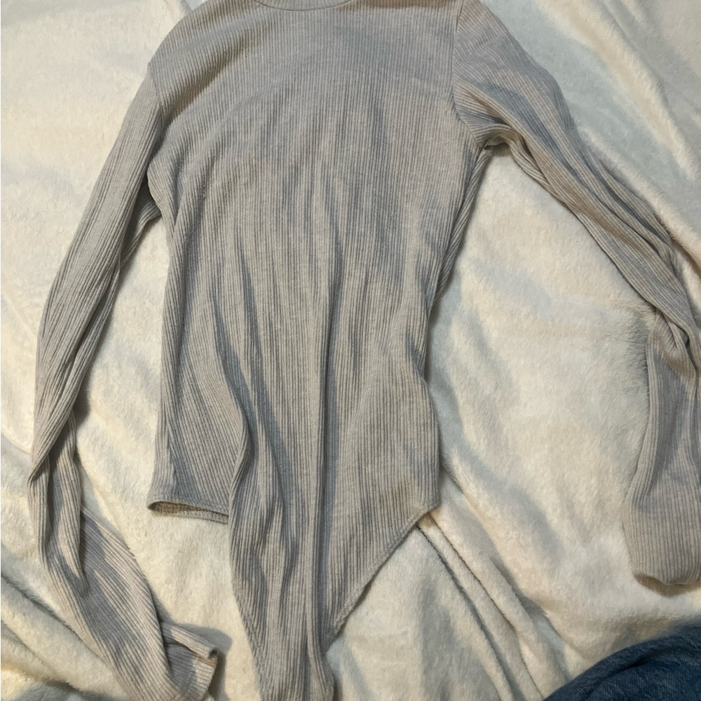 American Eagle Outfitters Light Gray Ribbed Turtleneck Sweater